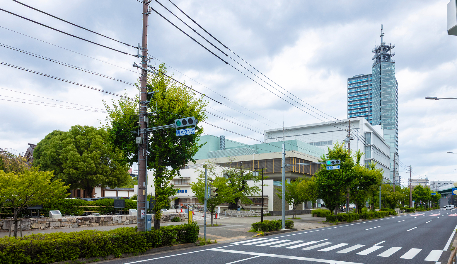 ホール西入口外観