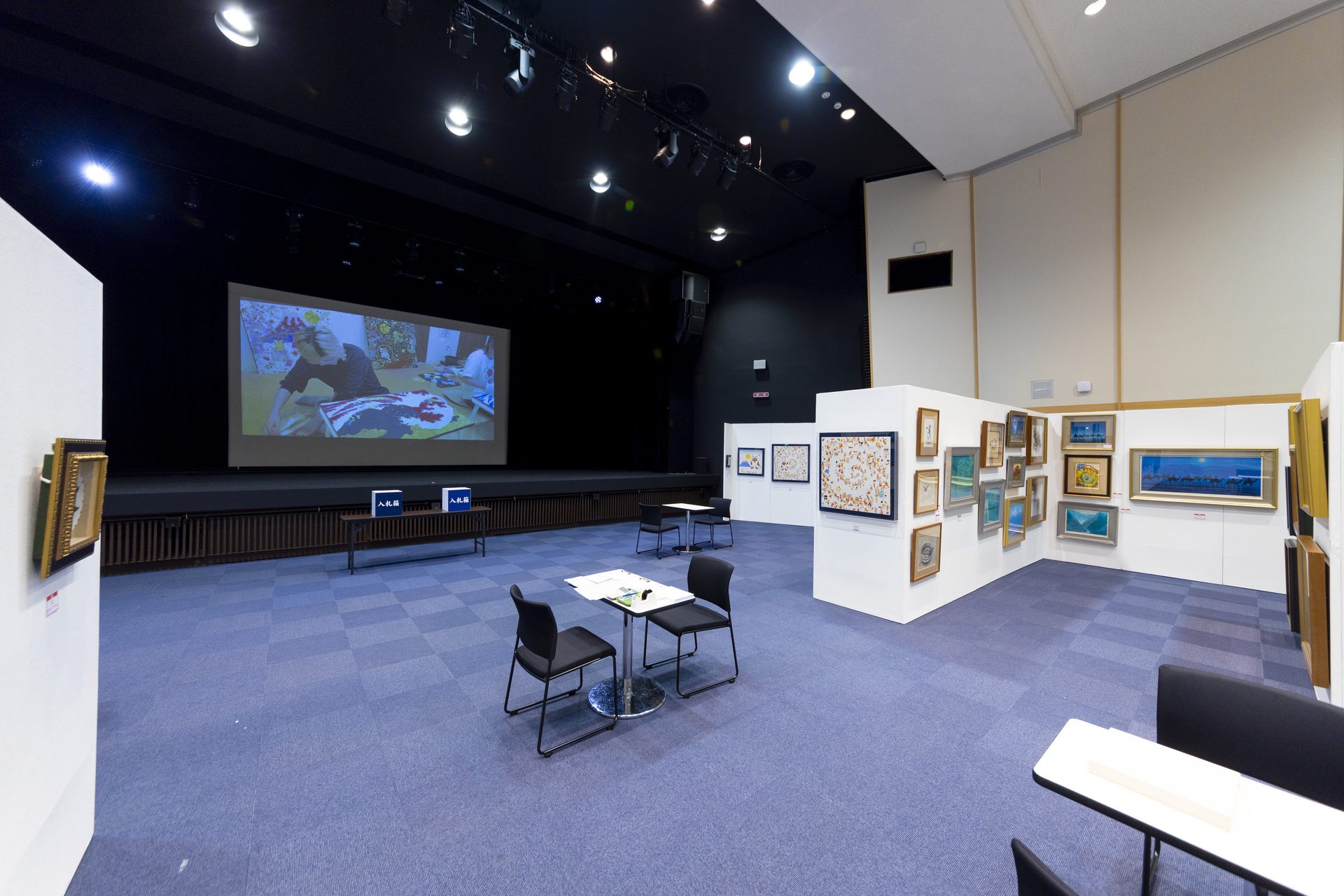 照明を活かした展示